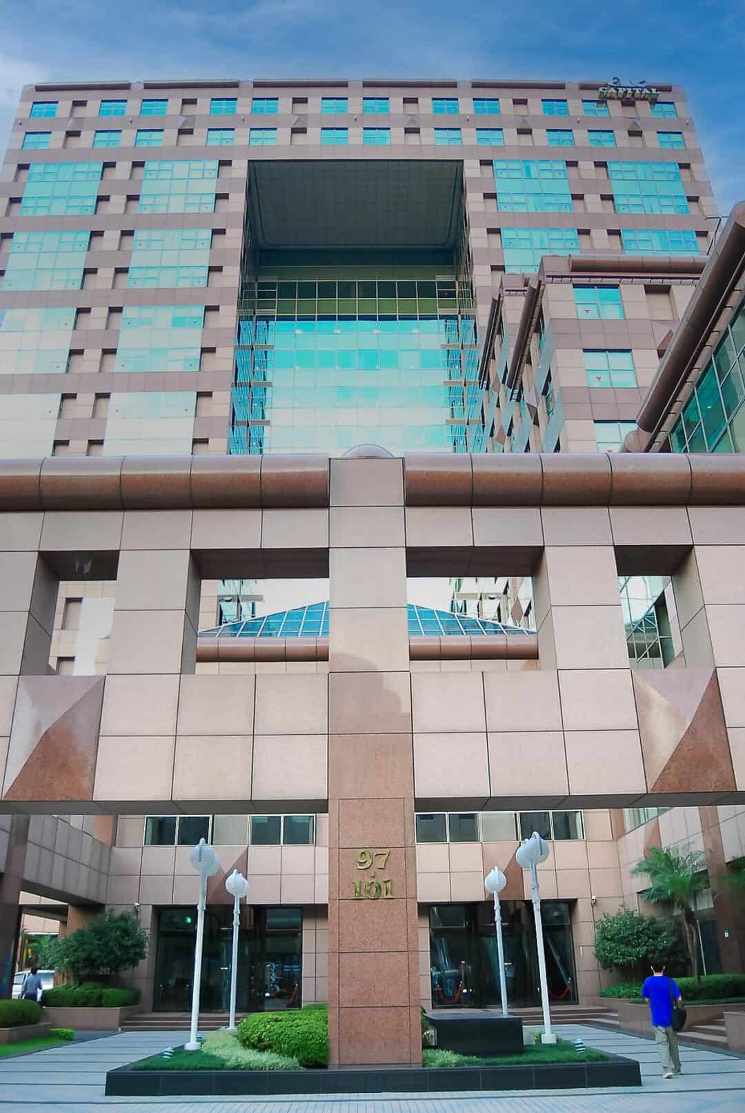 Faux stone panels for facades