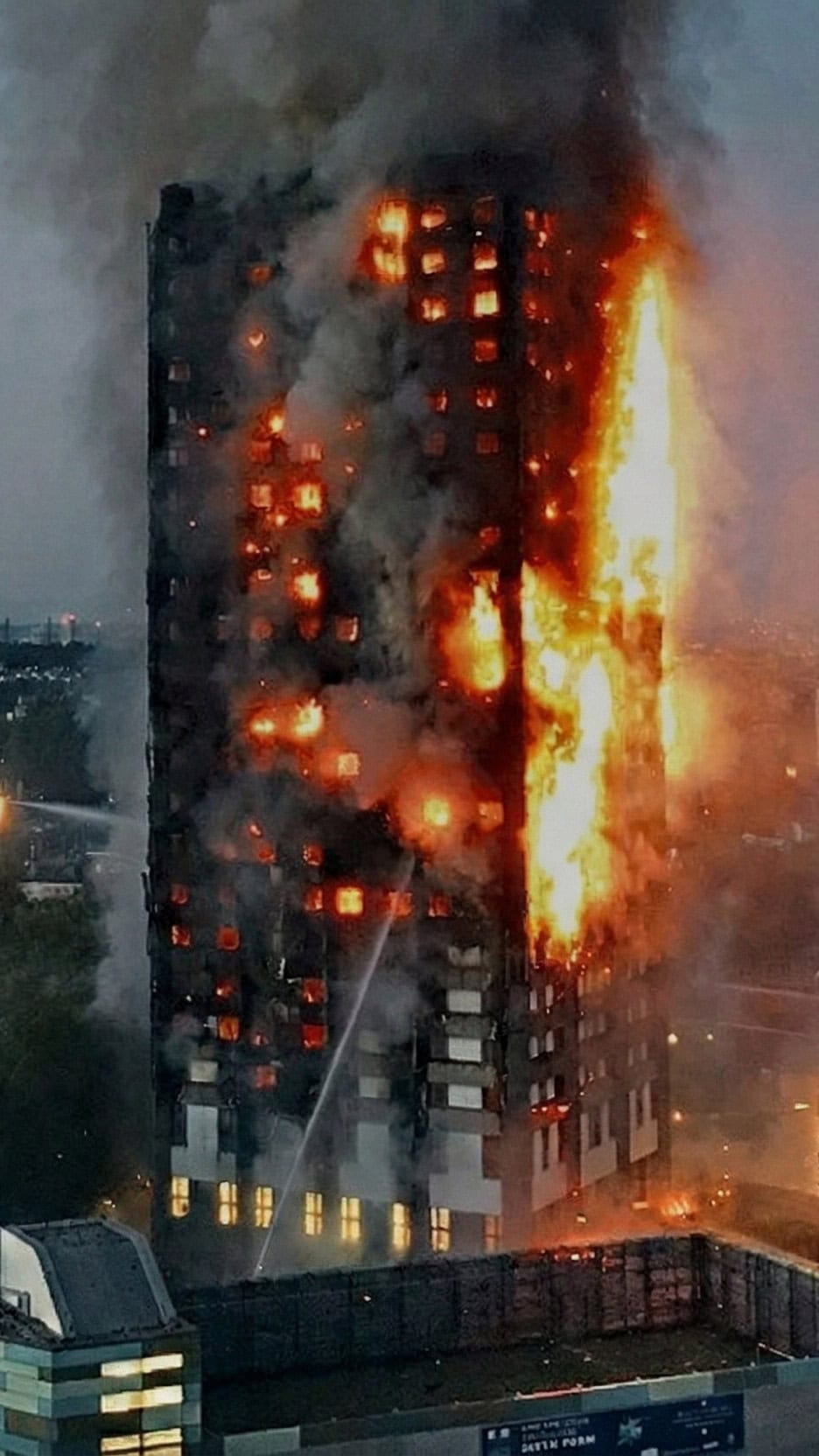 易燃 ACP 建材によるビル火災警告画像 易燃外壁材の使用による高層建築物の大規模火災の実例と煙突効果のリスク